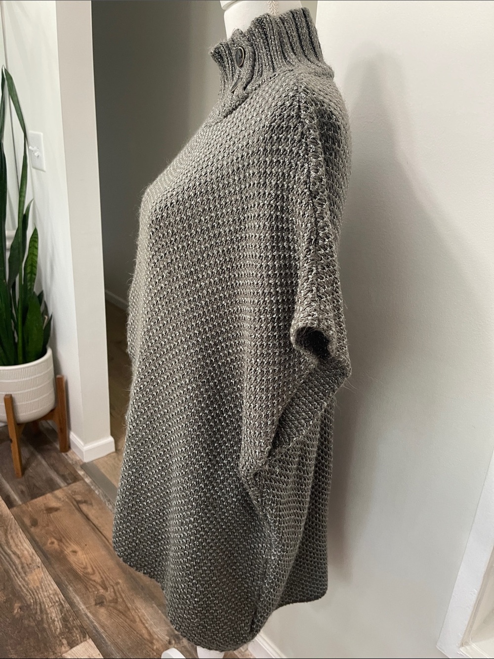 Simply Noelle Gray Knit Button Turtleneck Poncho Sweater Cape Size L/XL - Picture 4 of 15